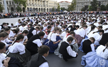 Néptánc- és táncházrekord született a budapesti Kossuth téren