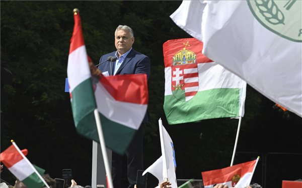 Orbán Viktor: nem akarunk vért adni Ukrajnáért, nem megyünk háborúba! 