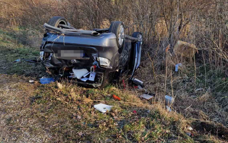 Balesetben meghalt egy fiatal nő Várpalota és Ősi között